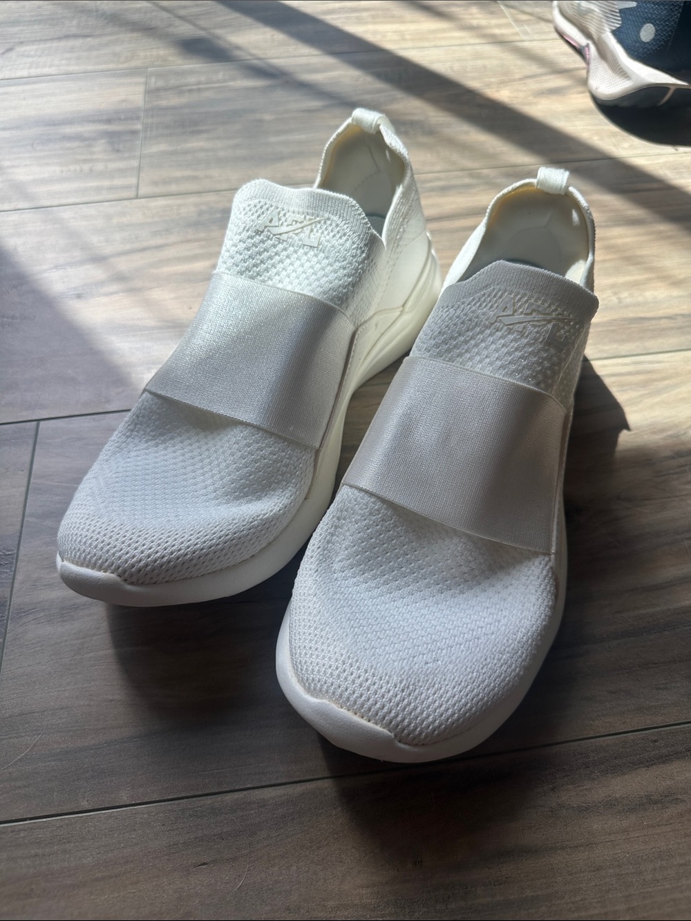 APL Techloom Bliss, Women’s White Slip-On Knit Sneakers with Elastic Strap